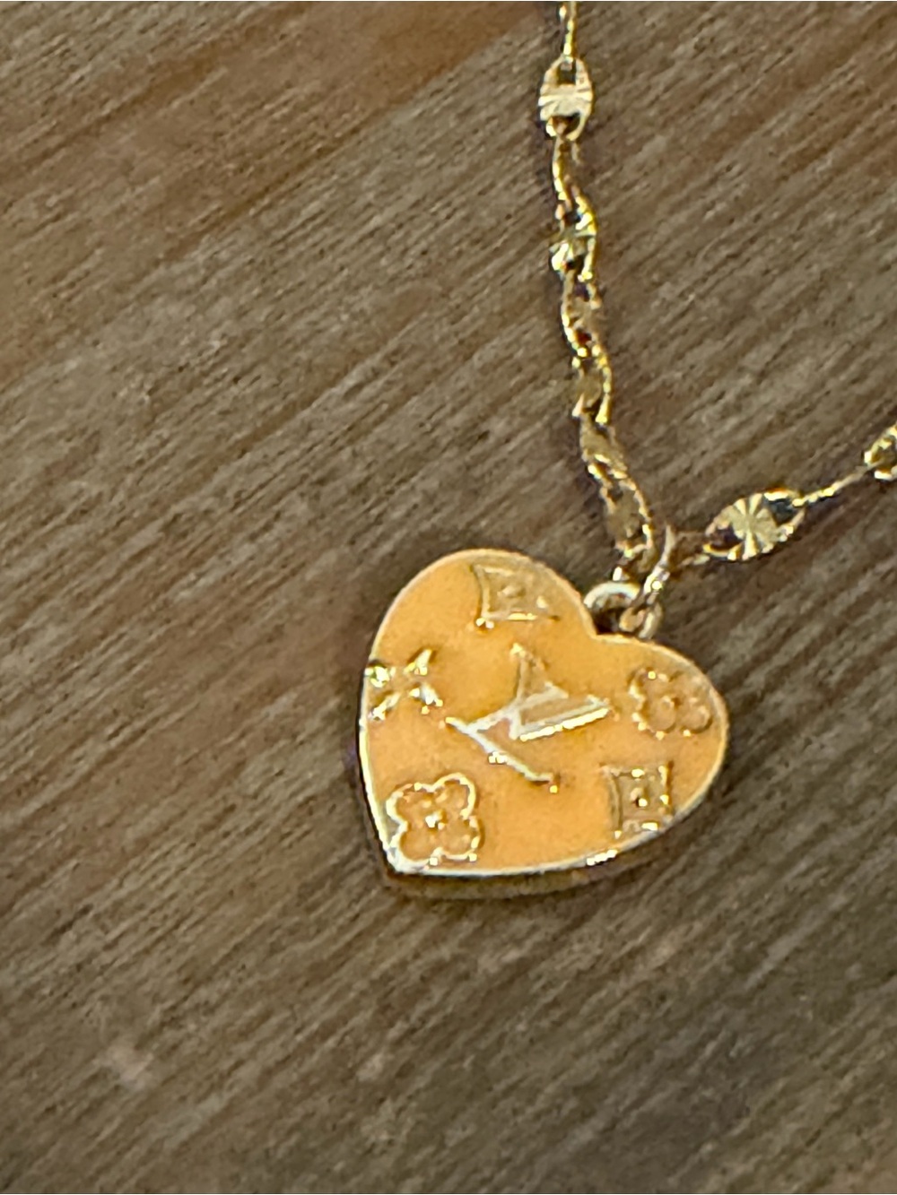LV Gold Heart Pendant Necklace - Gold - Picture 7 of 10